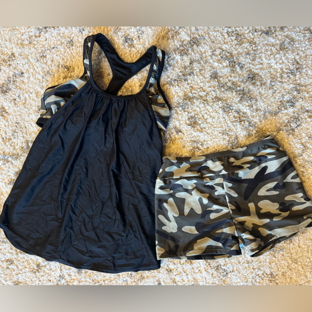 Women’s camo tankini swim